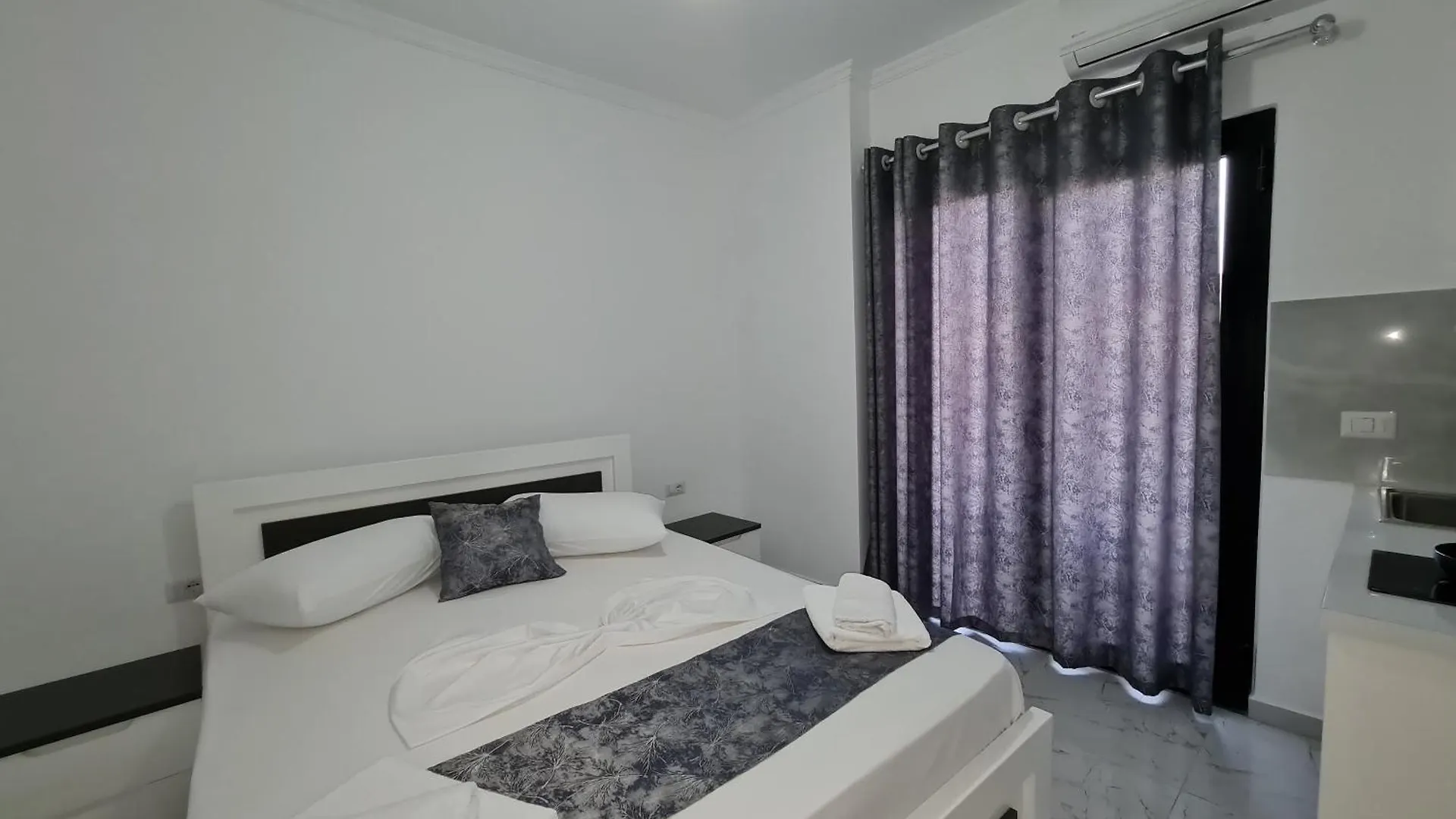 Irdi Aparthotel Εξαμίλιο 0*,