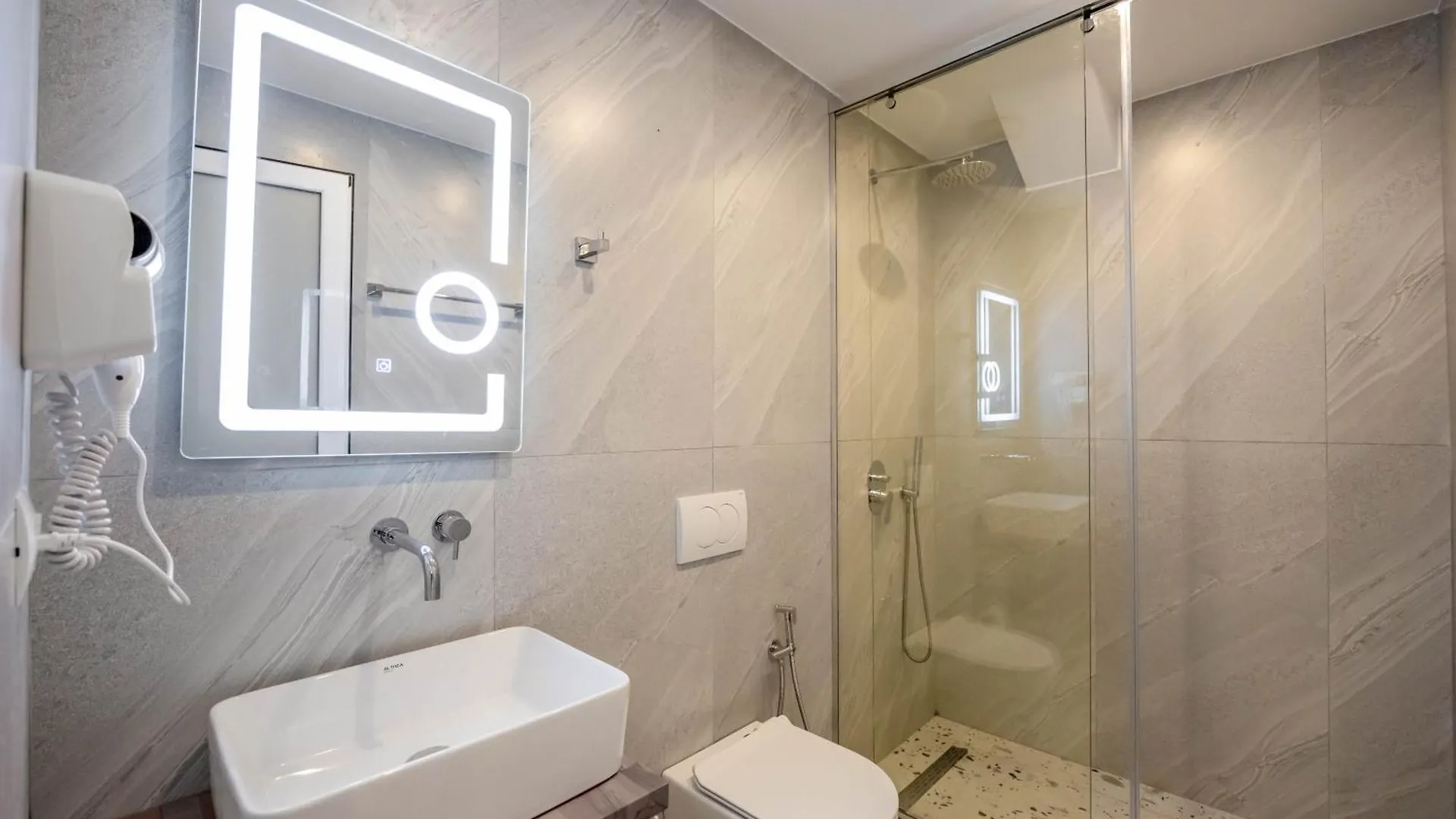 Irdi Aparthotel Ksamil