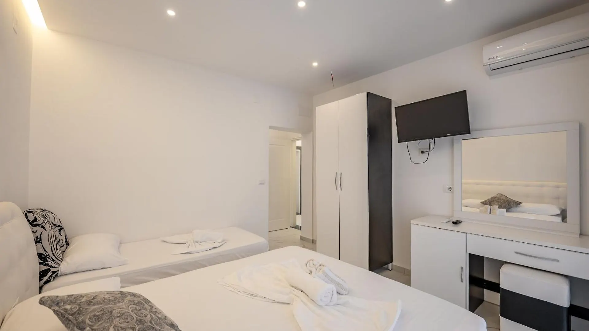 Irdi Aparthotel Ksamil 0*,  Albania